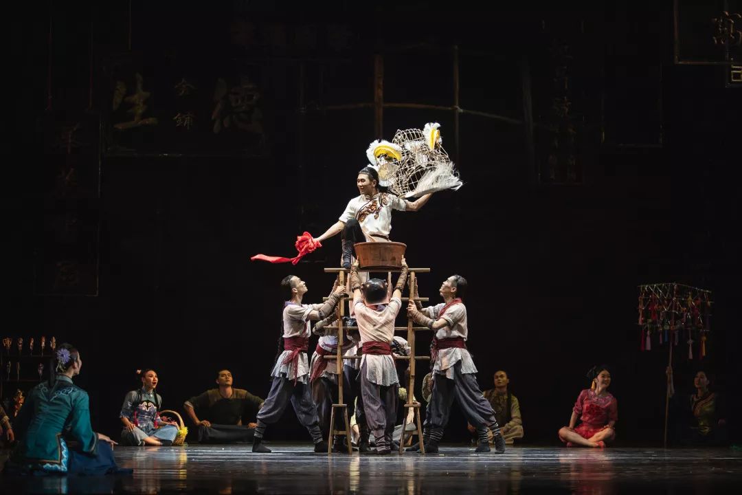 中国人民的民族魂从未消散,一只雄狮已从沉睡中苏醒!_醒狮