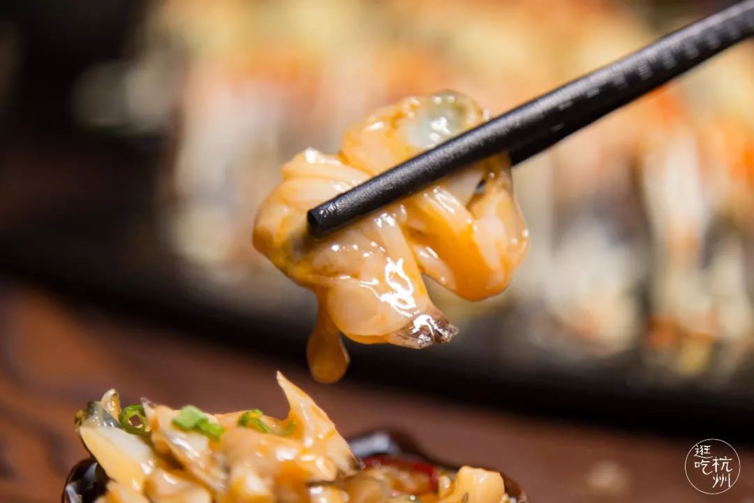 叉烧乌冬面寿司手握:火炙虾手握,鹅肝手握卷物:芝士脆脆卷,芝士海鲜卷