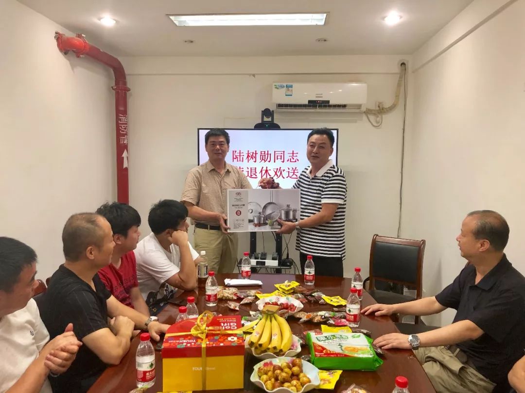 67退休职工欢送会离别依依情难忘