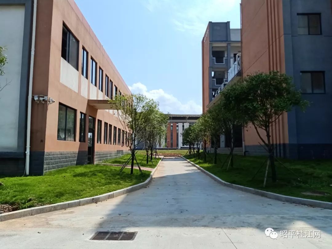 羡慕昭平四中搬入新校区啦高清视频图片近距看新校区2019年秋季学期