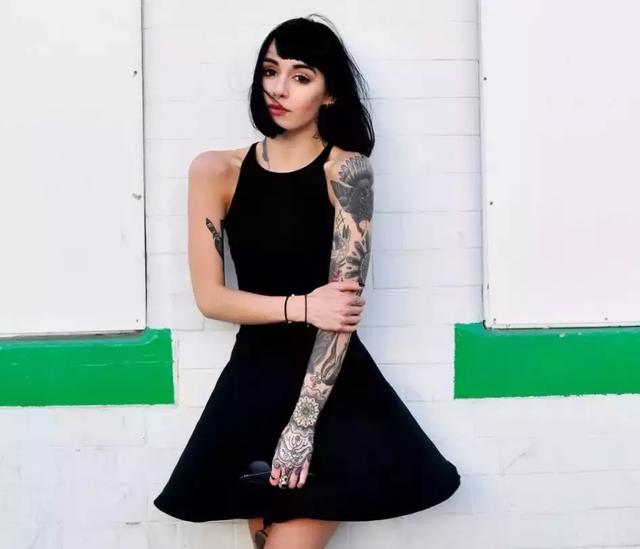 要我说比起穿衣自由中国女孩更应早日实现纹身自由