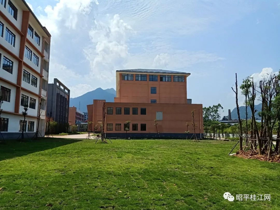 羡慕昭平四中搬入新校区啦高清视频图片近距看新校区2019年秋季学期