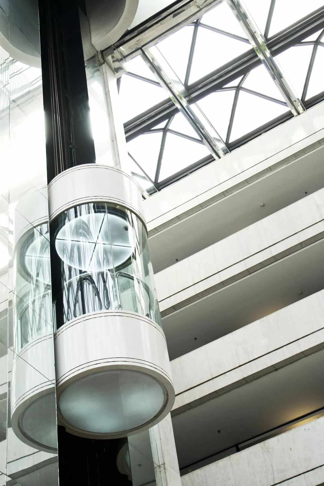 新加坡超酷炫透明电梯这个酒店美得颠覆你想象