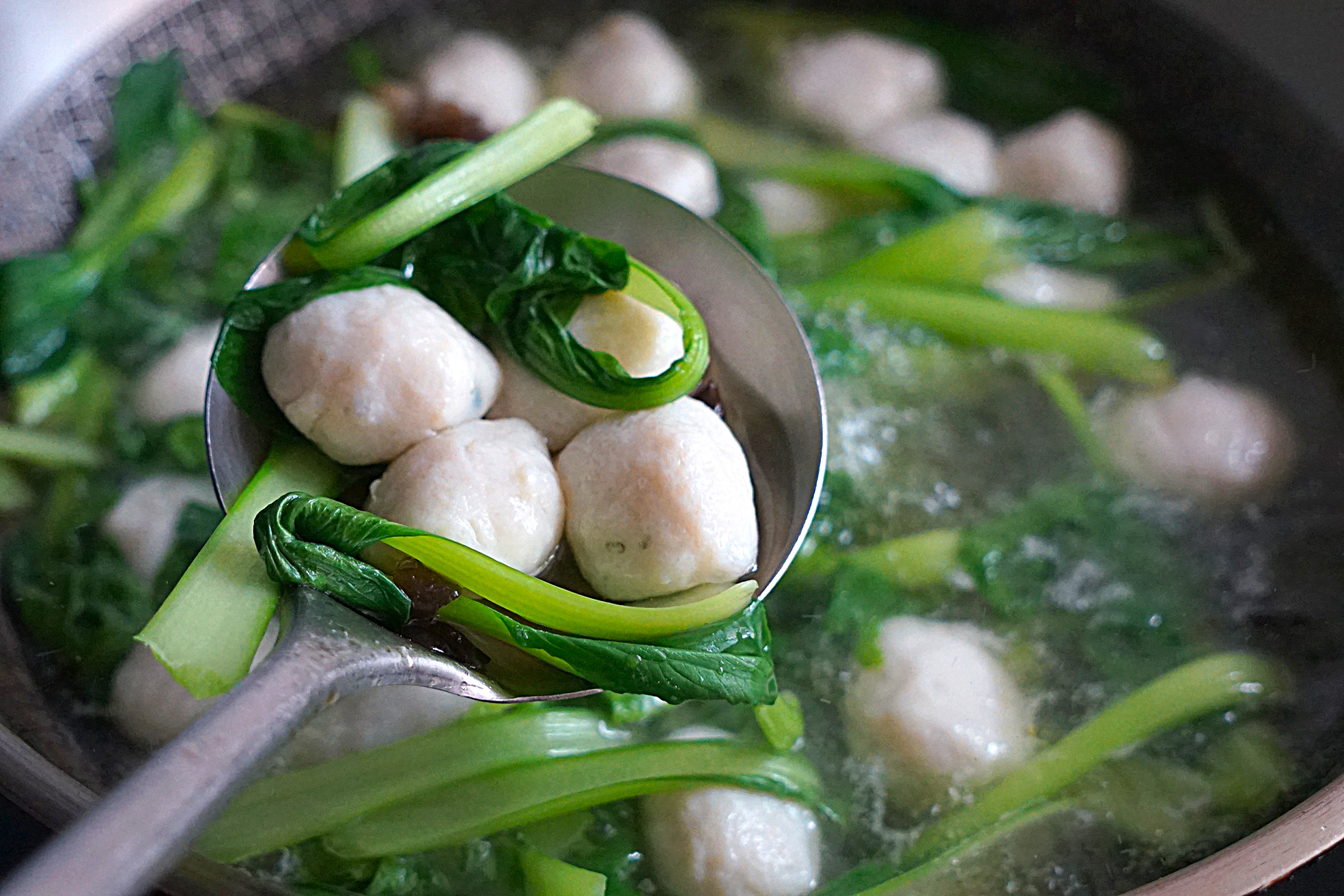 这道青菜鱼丸汤,不仅营养,还特别养人,让我们一起来看看这道汤水的
