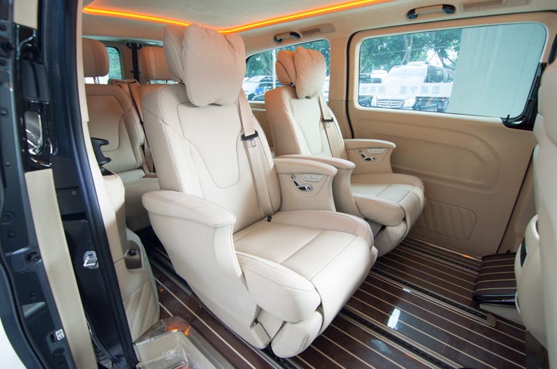 奔驰家族的典范之作千万富豪座驾这才是真正的保姆车