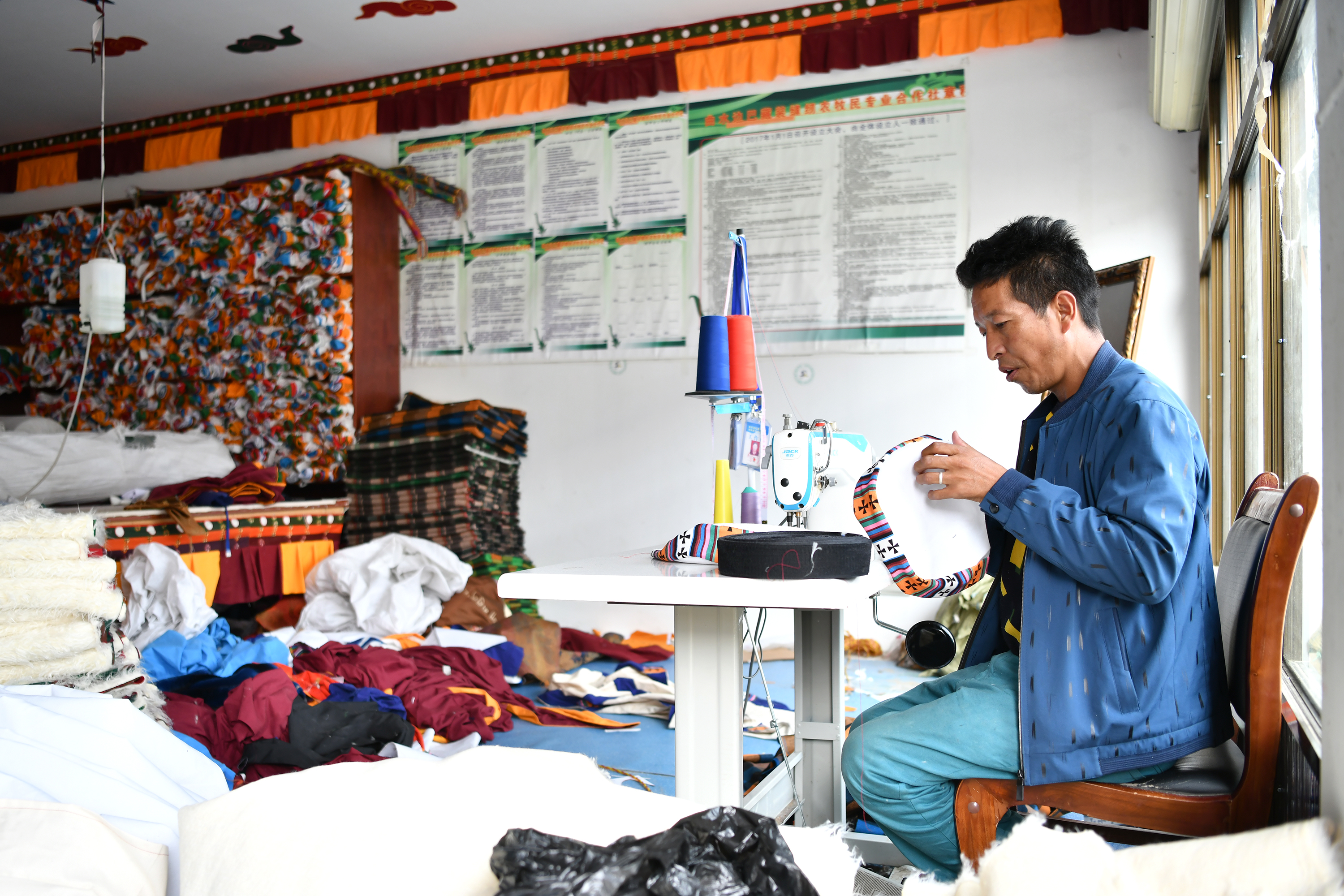 探访西藏首批易地扶贫搬迁点——拉萨河畔四季吉祥村