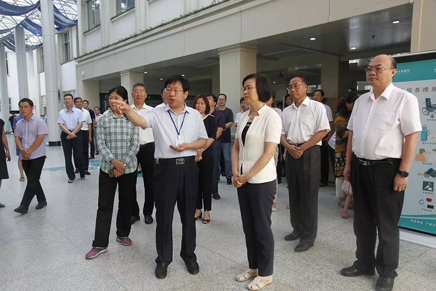 宋学华,陈伟颂的陪同下,调研组一行先后到市二院,县人民医院,广饶街道