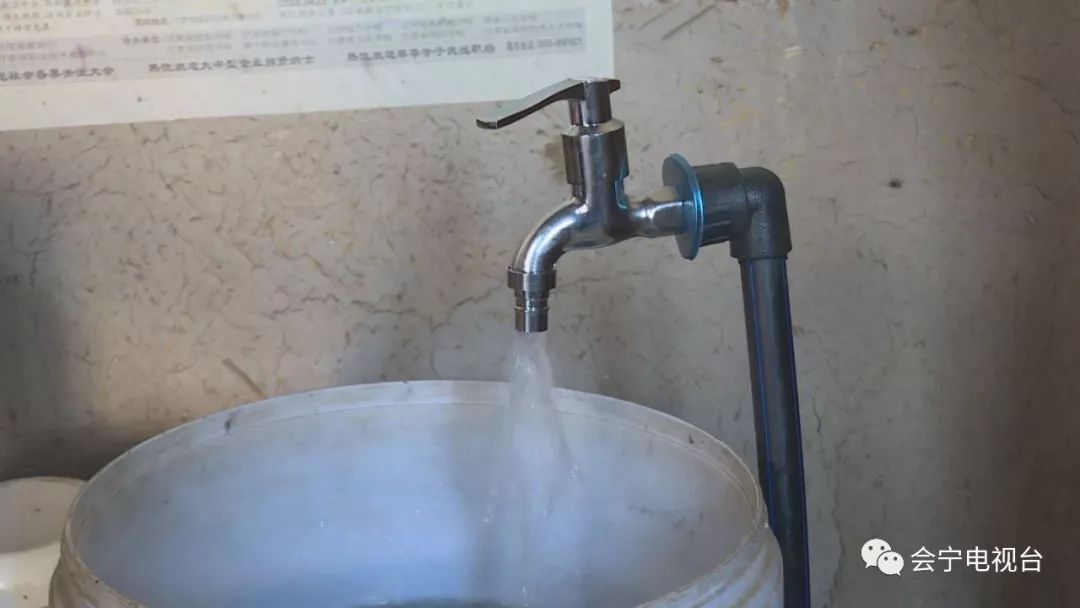 壮丽70年会宁自来水进村入户老百姓喜笑颜开