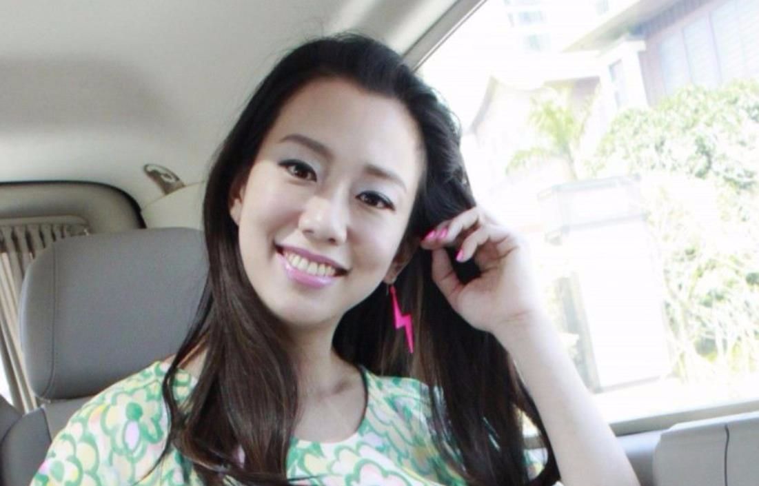 她曾被称"最丑孔慈",34岁嫁入政界豪门,今41岁成人生赢家_吴辰君