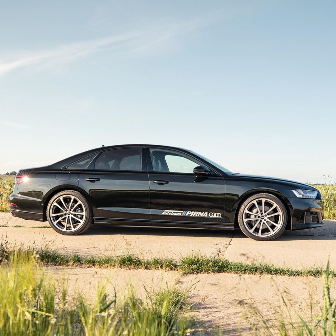 运动的造型奥迪a8海外实车