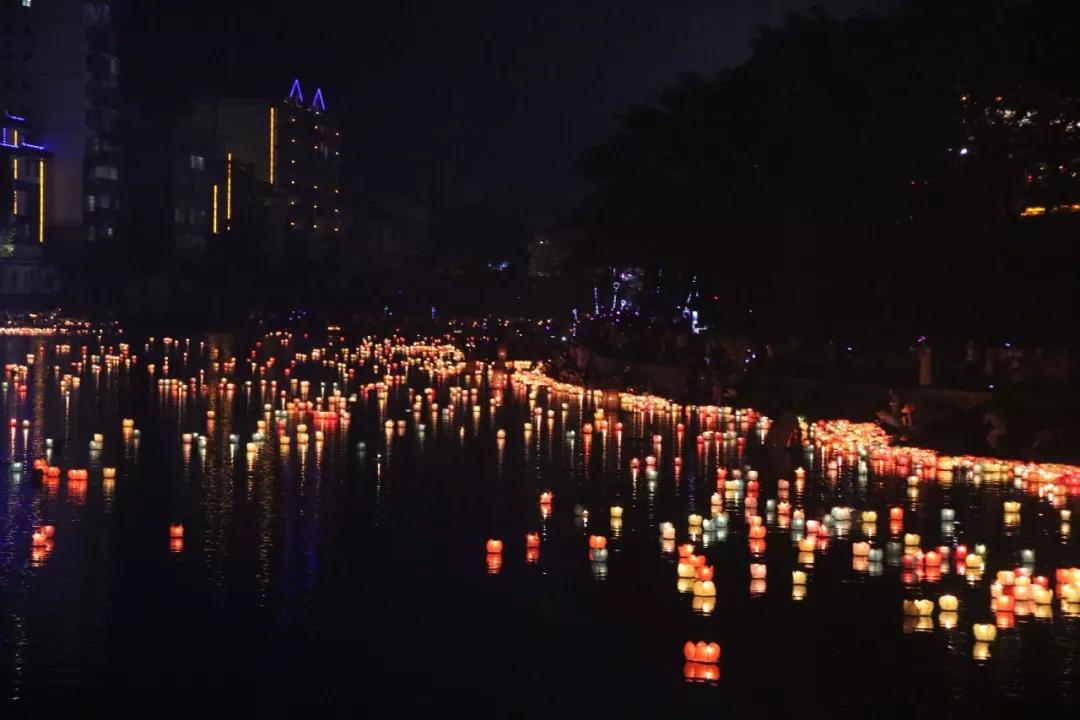 八宝河灯节图片