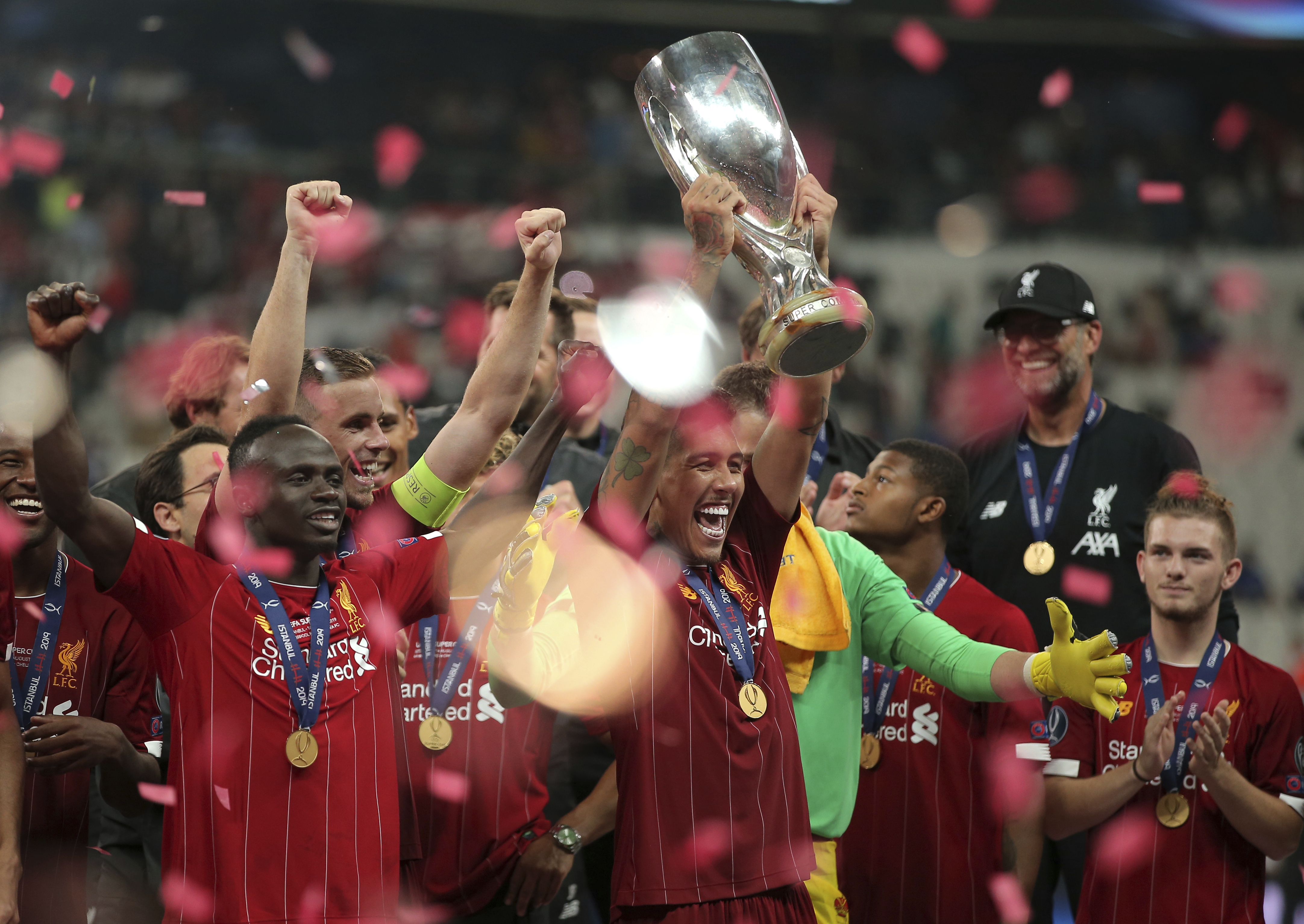 新华社/法新当日,在土耳其伊斯坦布尔举行的2019年欧洲超级杯足球赛中