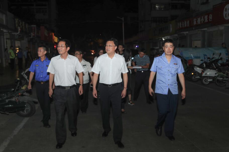 区委书记吴卫东带队突击夜查全区百日攻坚工作