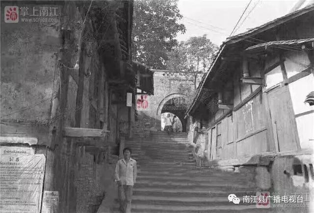 1△长赤禹王宫1△南江县城鸟瞰图(80年代)1一张照片可以讲述一段城市