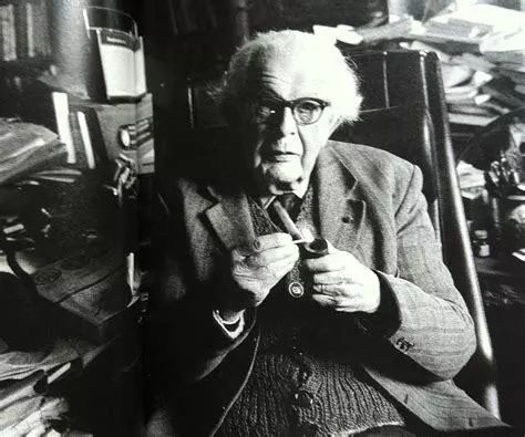 皮亚杰,当代著名的儿童发展心理学家,把儿童的天然认知过程分成了4个