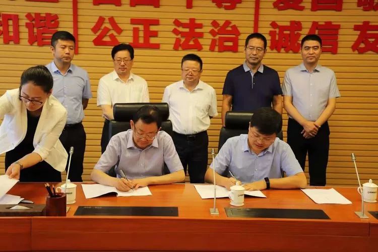 榆林市城市投资经营集团有限公司董事长王连祥,总经理郝君,以及天地源