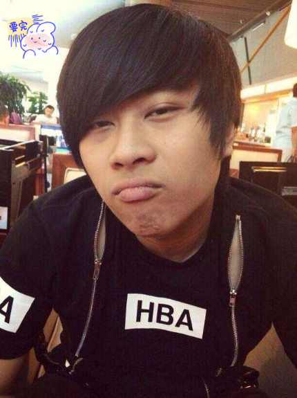 卢本伟微博有惊喜疑似就要复出开播粉丝要还500吨屎了