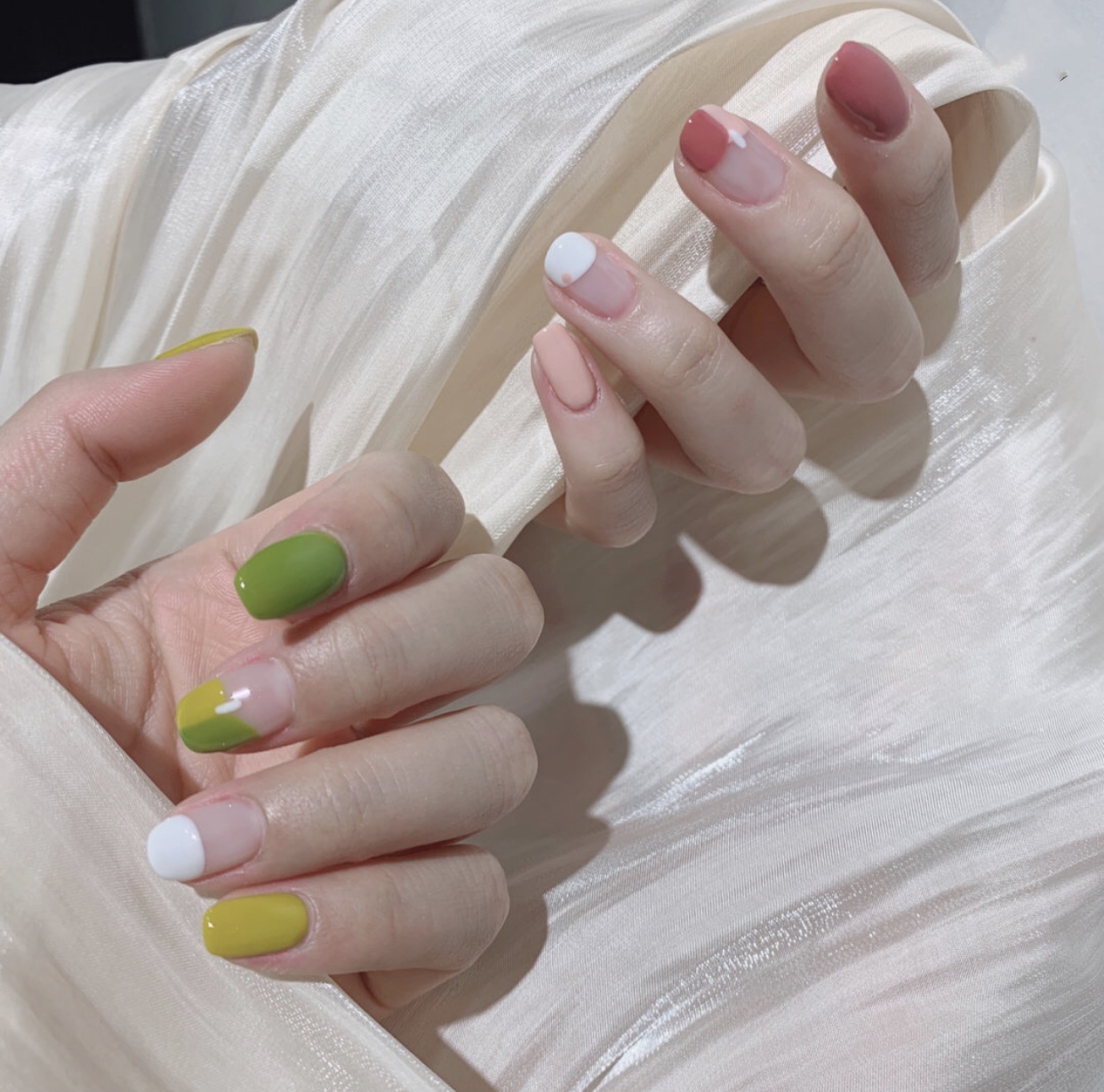 好看又不俗气的秋季新款美甲,谁做谁时髦!