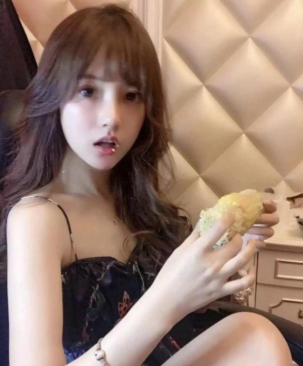 还记得抱着显卡的女孩吗如果可以重来我要问显卡到底是啥型号