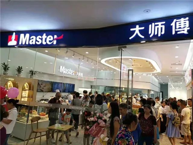 ta就是重庆大师傅食品有限公司并从当初的小作坊到如今产品遍布渝东南