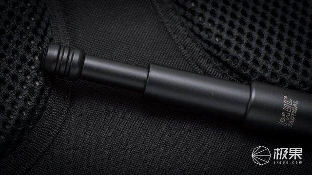 给朋友推荐防身用品结果自己买了一根甩棍回来