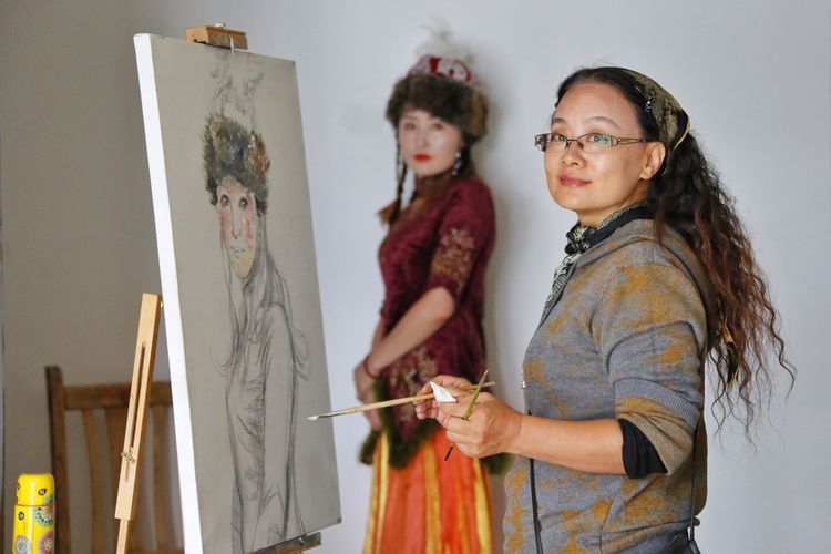 甜蜜画语丨油画家燕娅娅写生尼勒克