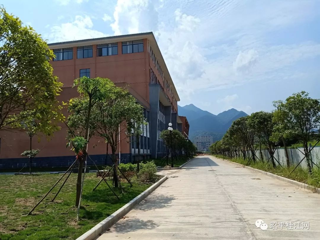 羡慕昭平四中搬入新校区啦高清视频图片近距看新校区2019年秋季学期