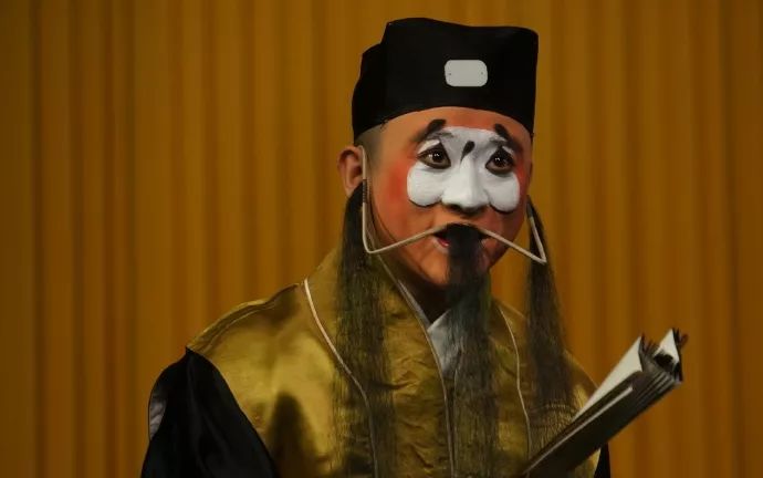 品戏戏曲舞台上的胡子