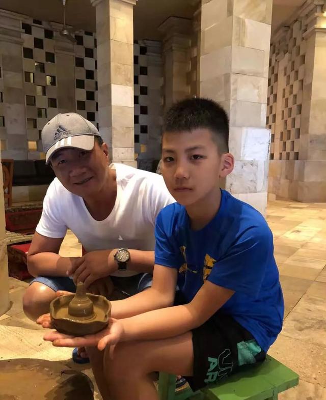 原创爸爸去哪儿康康开挂式长大11岁多才多艺骑摩托霸气十足