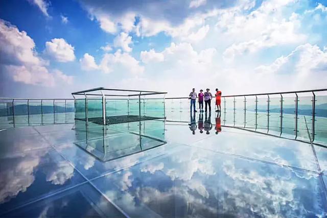 天空之境,360度环视大别山腹地景色玻璃栈道,体验步步惊心森林水滑