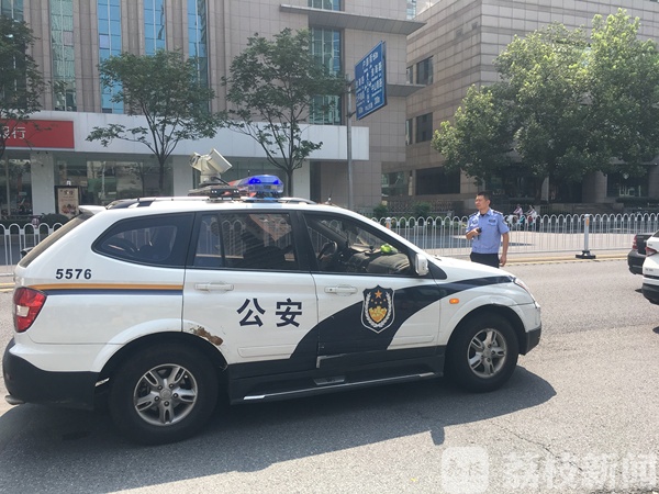 新街口金陵工人影城惊现火情 消防员十分钟灭火 暂无人员伤亡_南京