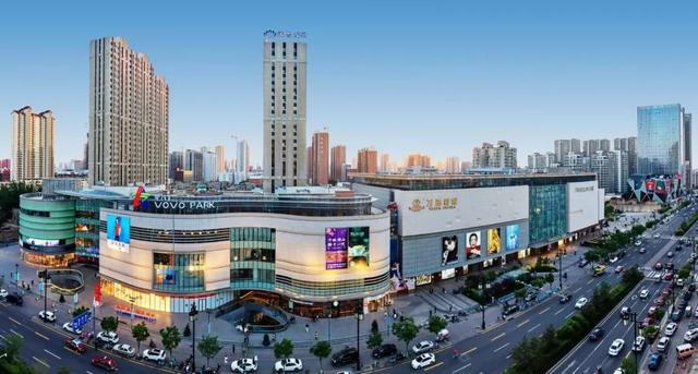 转型的时候,需要整个城市跟随转型的脚步,凯德世家广场率先发起冲锋