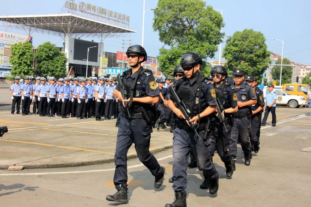 【聚焦】警察,城管齐出动,英姿飒爽"帅炸天"!原来是为了这件事