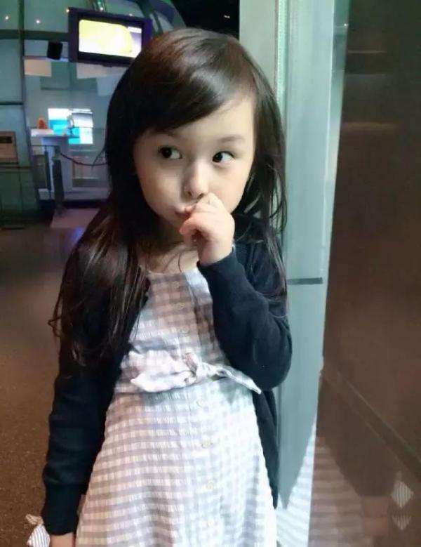 刘楚恬三岁照图片