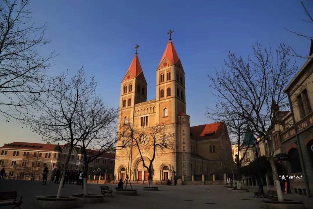 路上青岛圣弥爱尔天主教堂6page(在南京石鼓路天主堂举办婚礼的新人