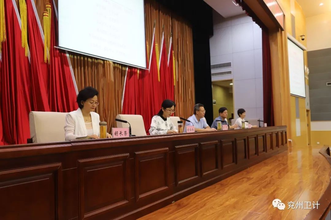 寇宁向全区广大医务工作者致以节日的祝贺,并提出殷切希望.