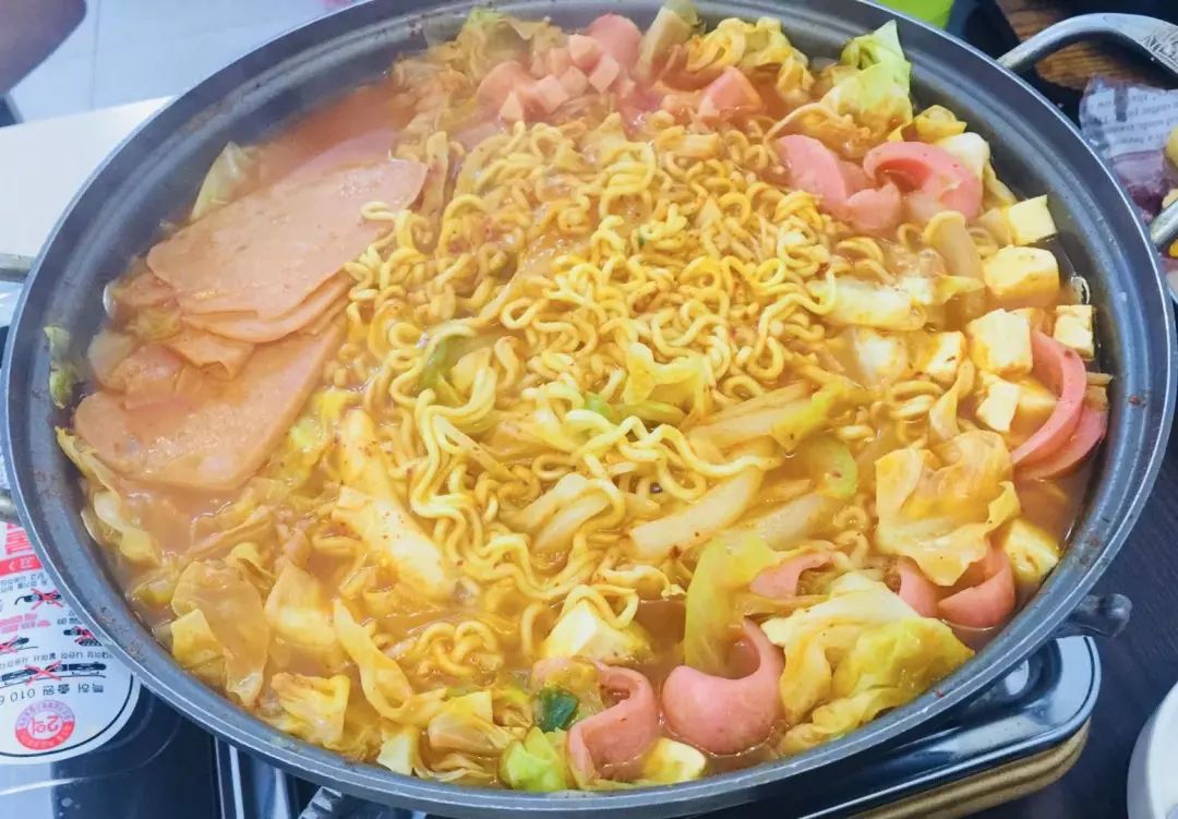 比较推荐 猪排咖喱饭和 乌冬面,价格稍贵.