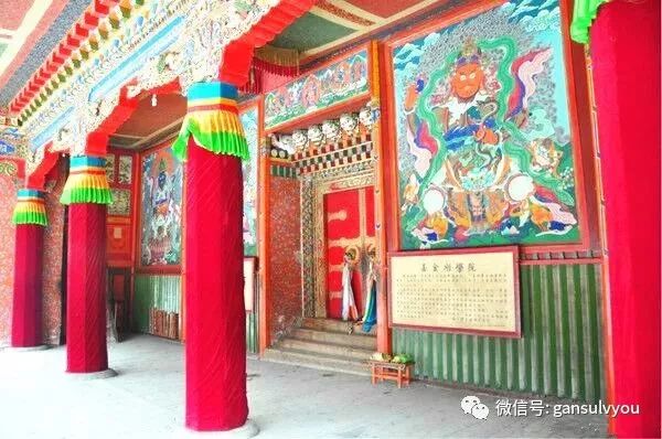 历算,藏文文法,藏文的正草书法,音乐,金刚舞,坛城的绘制及朵玛的制作