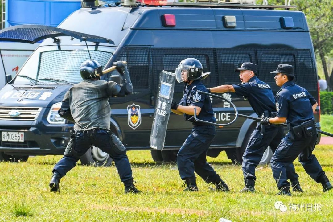 防暴反恐支持警察梅州公安真的太帅了