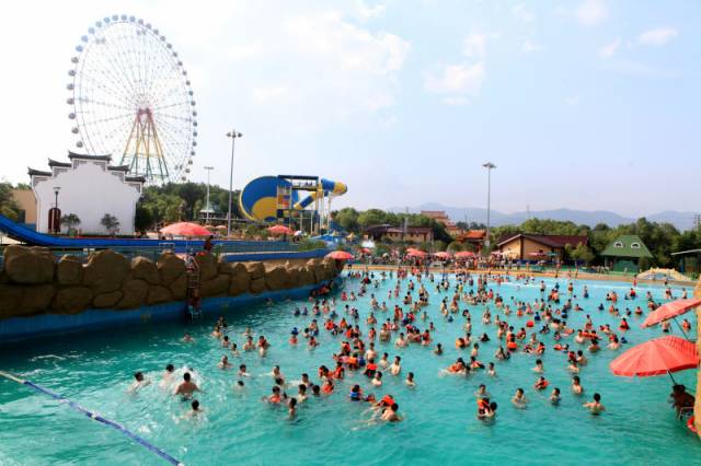 到东阳南马花园水世界玩水去有冲浪池大喇叭摩天轮88元2大2小