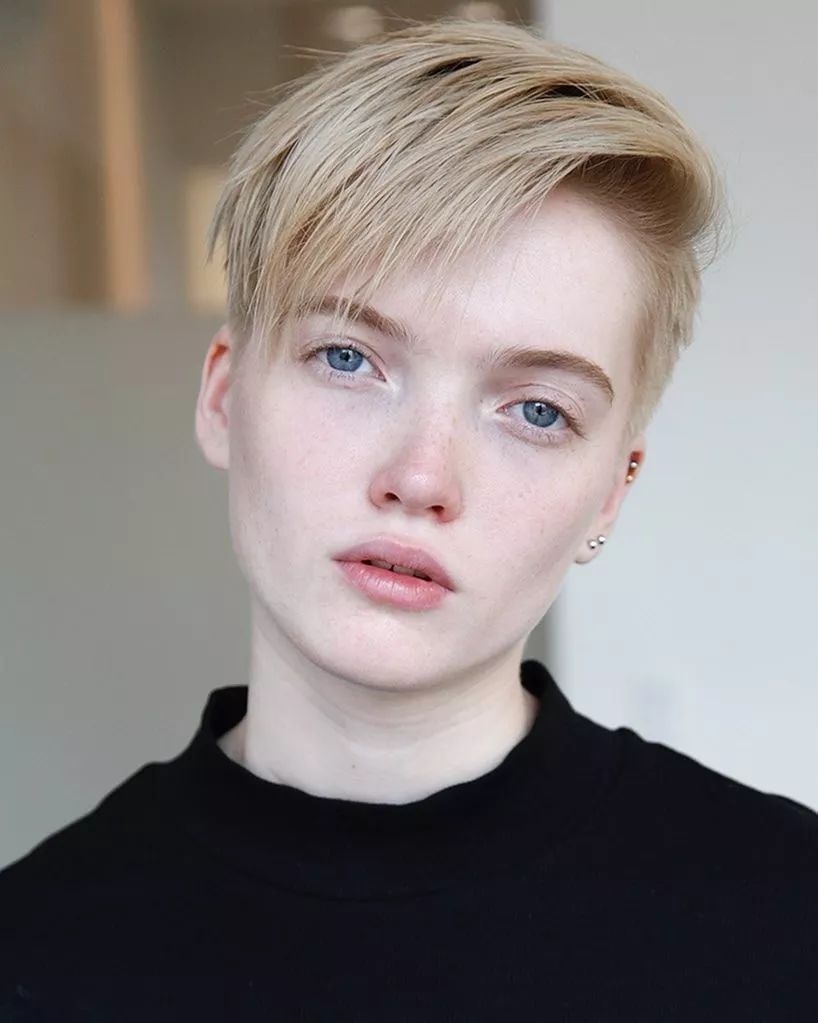 数ruth bell了,同样拥有极致边缘美的她一直深受dior设计总监maria