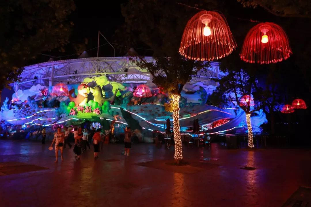 全国第一家上海首开夜间动物园足不出沪欣赏动物园奇妙夜