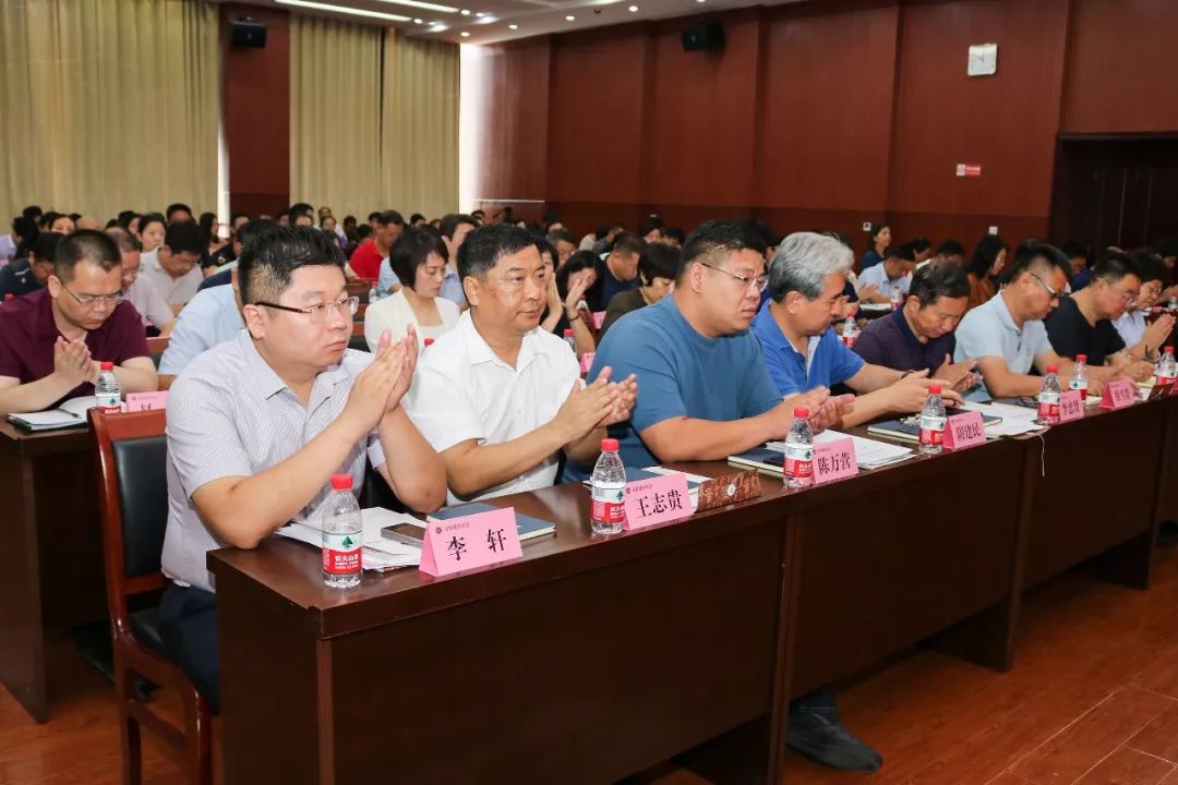 荥阳慈善总会召开第四届会员代表大会付冬菊同志当选新一届理事会会长