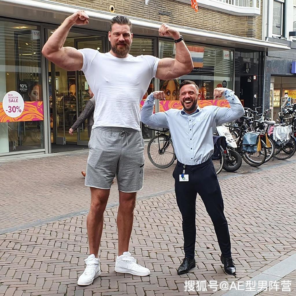 漫威黑寡妇迎来重磅演员218cm肌肉男体重堪比一头牛