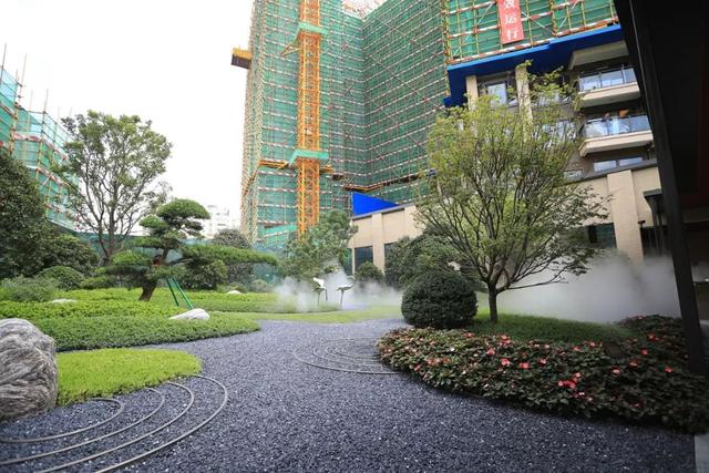 售楼部爆了禅城新盘首日开放人如潮涌地铁站旁最top品质