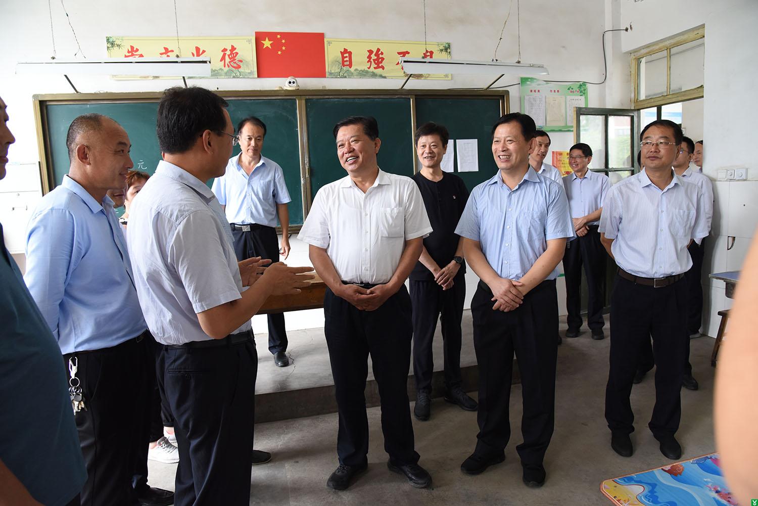 8月13日,省委常委,政法委书记林峰海来我县督导防汛防台风工作,副市长