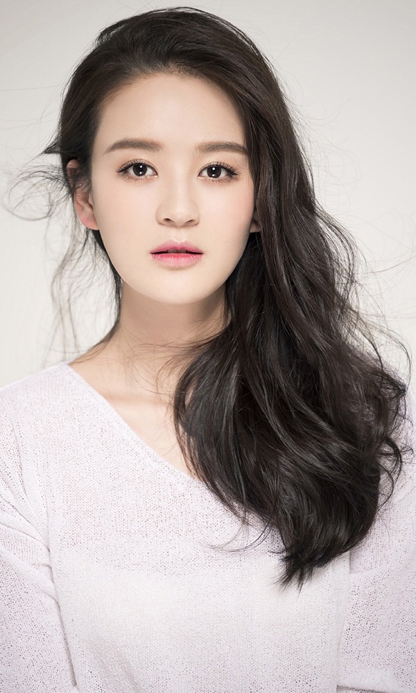 柔情似水的苗族女孩曾一萱