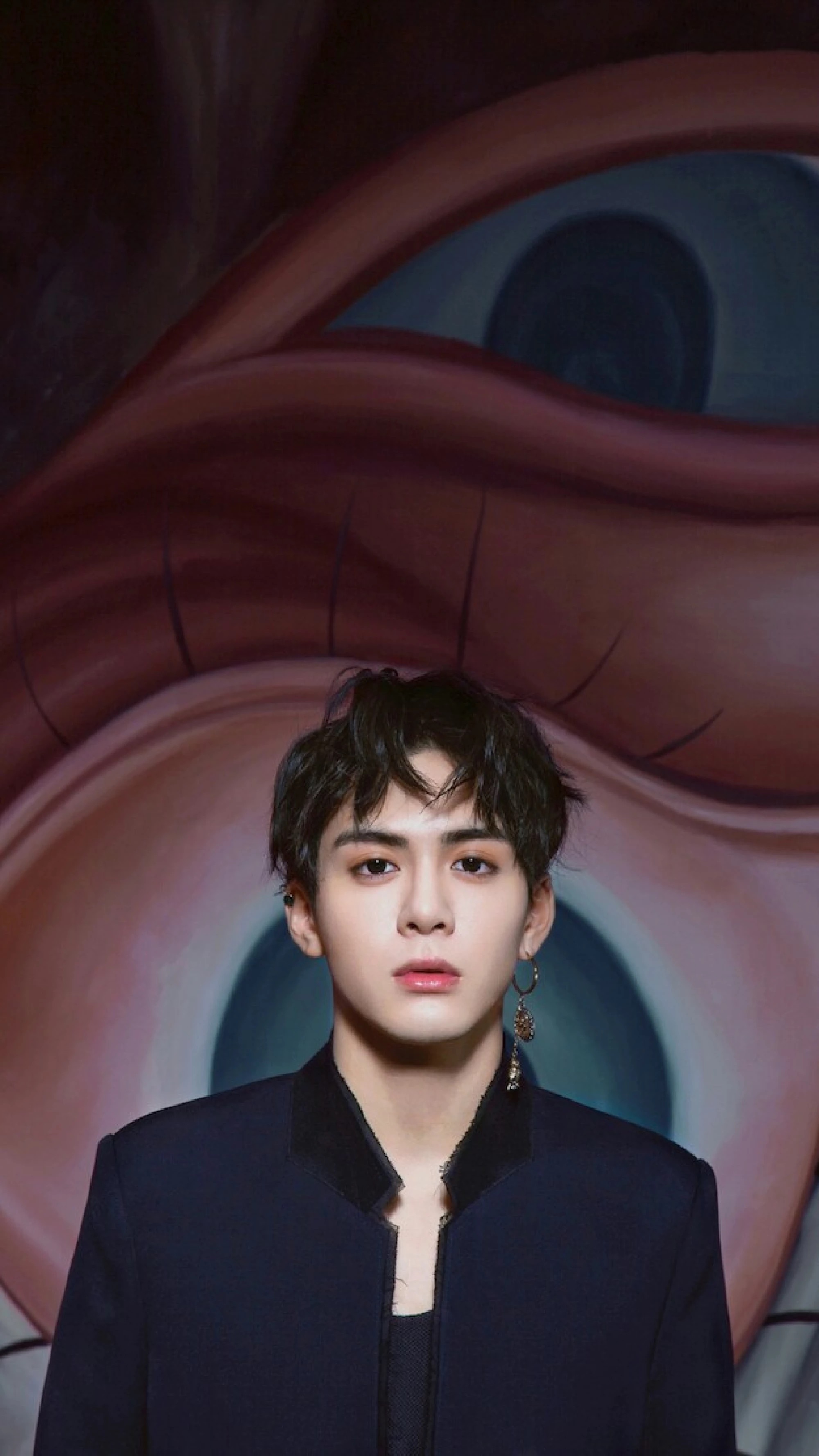 这个角色面如冠玉,皮肤白皙,温和内敛,书卷气,温润如玉,而曾舜晞因为