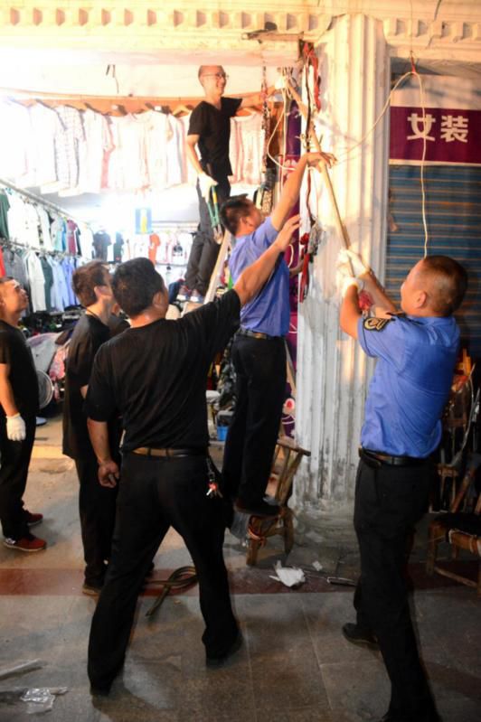 你很久没有去过的南漳步行街昨晚变了个样