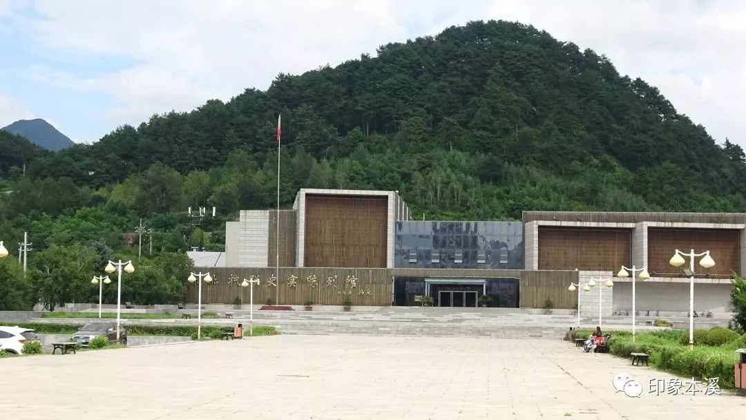 "本溪县八一小学"(后改为"八一学校",现址为东北抗联史实陈列馆)